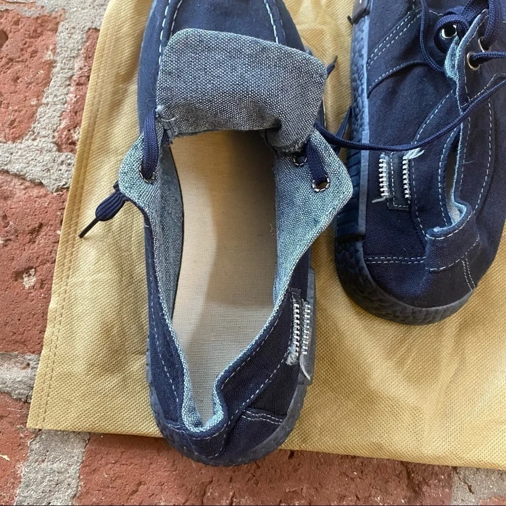 Men’s size 44 blue laced boat shoes